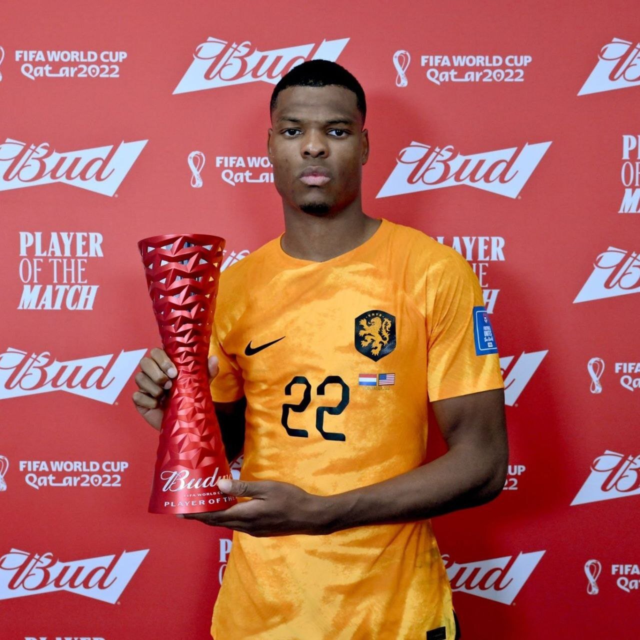 دنزل دامفرایز بهترین بازیکن دیدار هلند-آمریکا+عکس