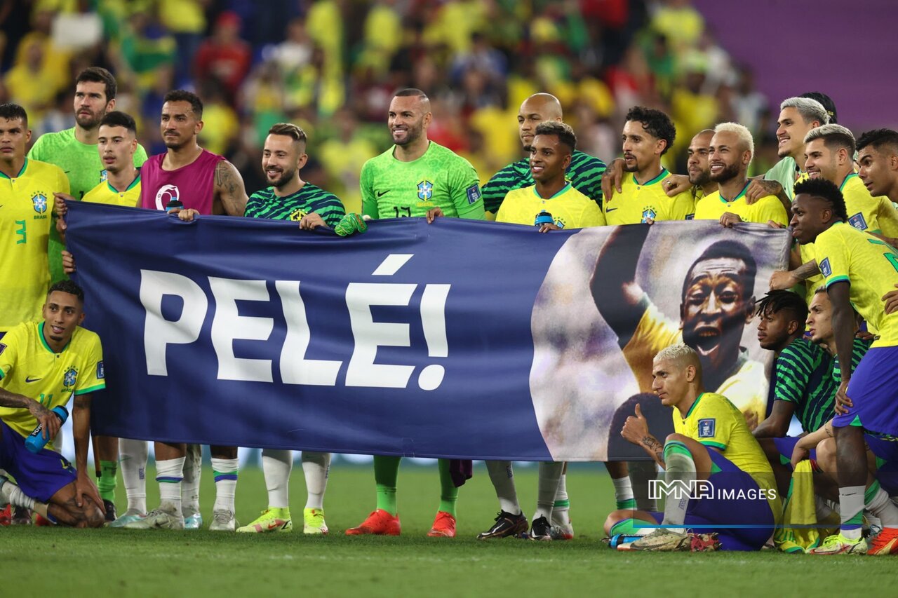 بازیکنان برزیل به‌یاد پله+عکس