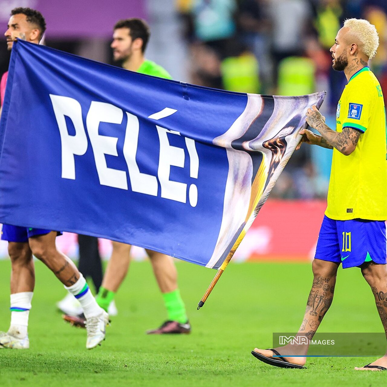 بازیکنان برزیل به‌یاد پله+عکس