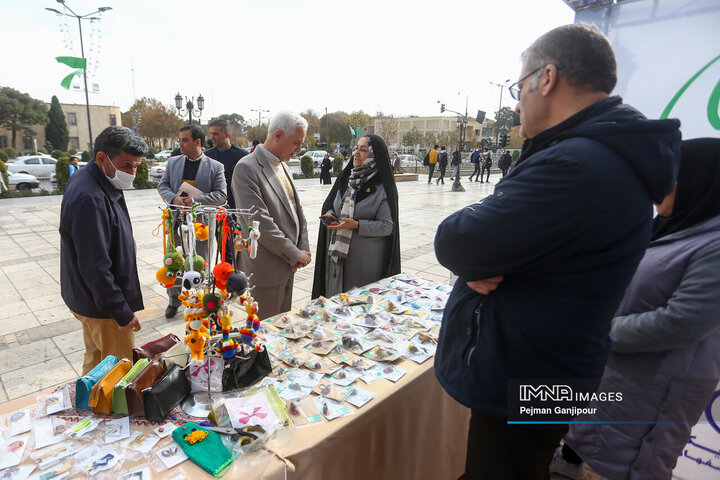 بازدید شهردار اصفهان از نمایشگاه افراد دارای معلولیت