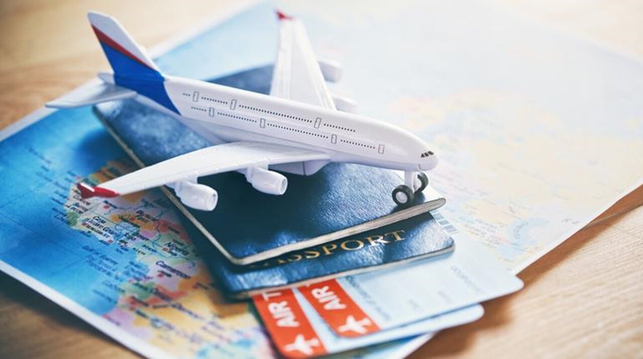 خرید آنلاین بلیط هواپیما چه مزایا و معایبی دارد؟