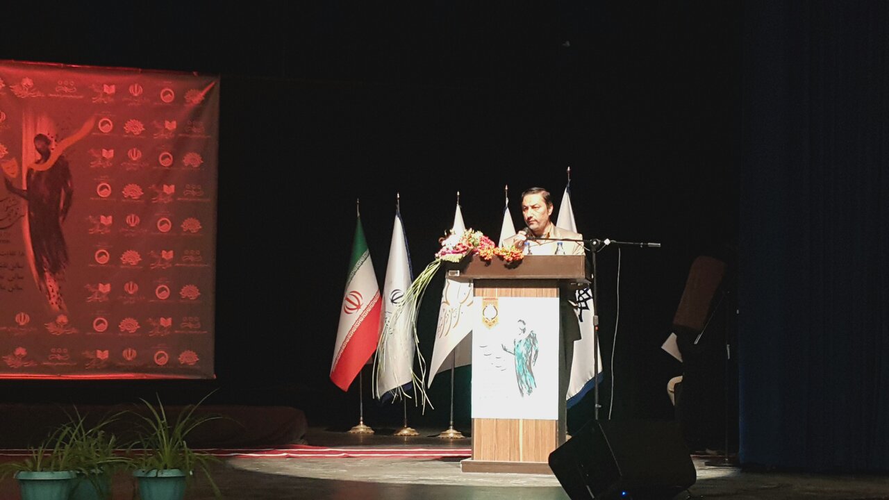 تلاش برای روشن نگه داشتن چراغ تئاتر در اصفهان