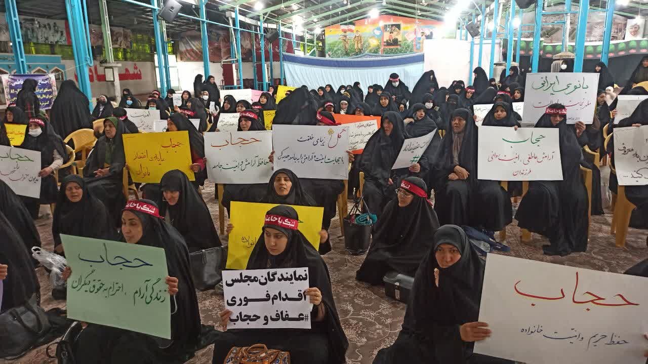 تحصن بانوان مطالبه‌گر عفاف و حجاب در گلستان شهدای اصفهان