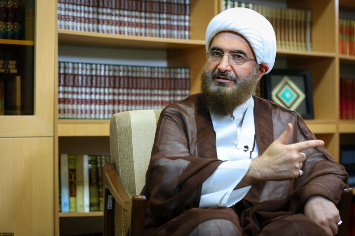 نمازهای جمعه باید به ستادهای پشتیبانی از جنگ تبدیل شود