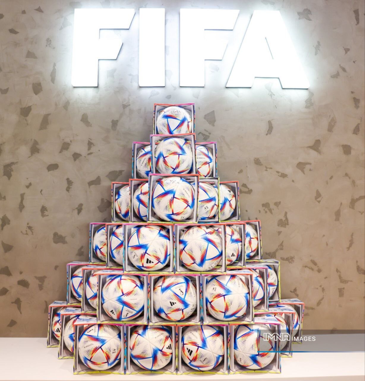 افتتاح نخستین فروشگاه رسمی فیفا در فرودگاه دوحه+عکس