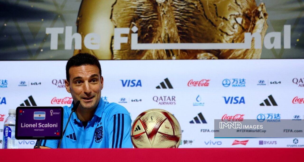 اسکالونی: بازیکنان آرژانتین برای این پیراهن همه کار می‌کنند/ فینال بین مسی و امباپه نیست!