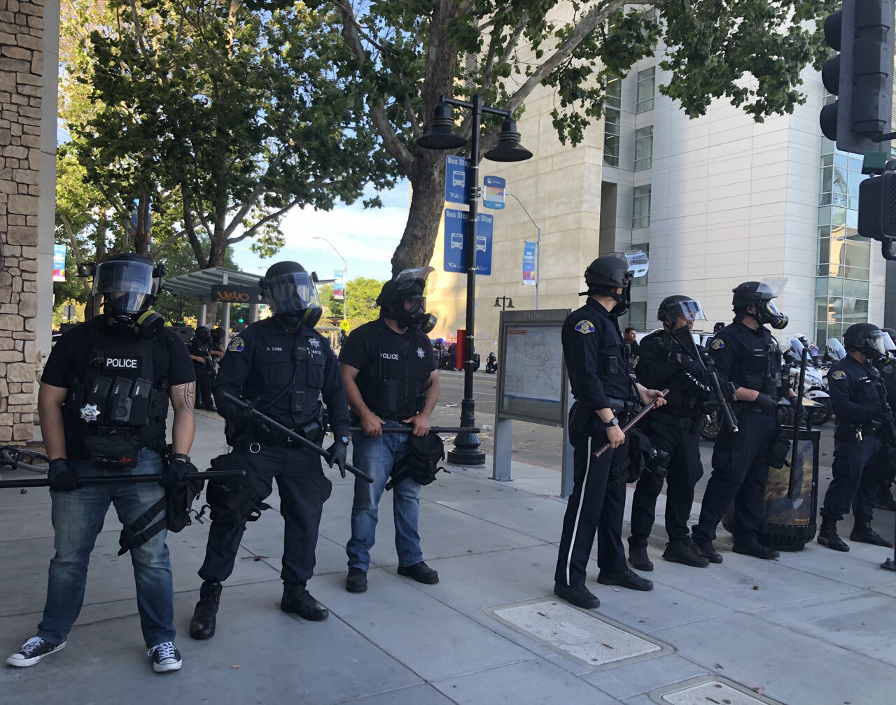 کشف تخلفات نیروهای امنیتی سنخوره توسط مردم