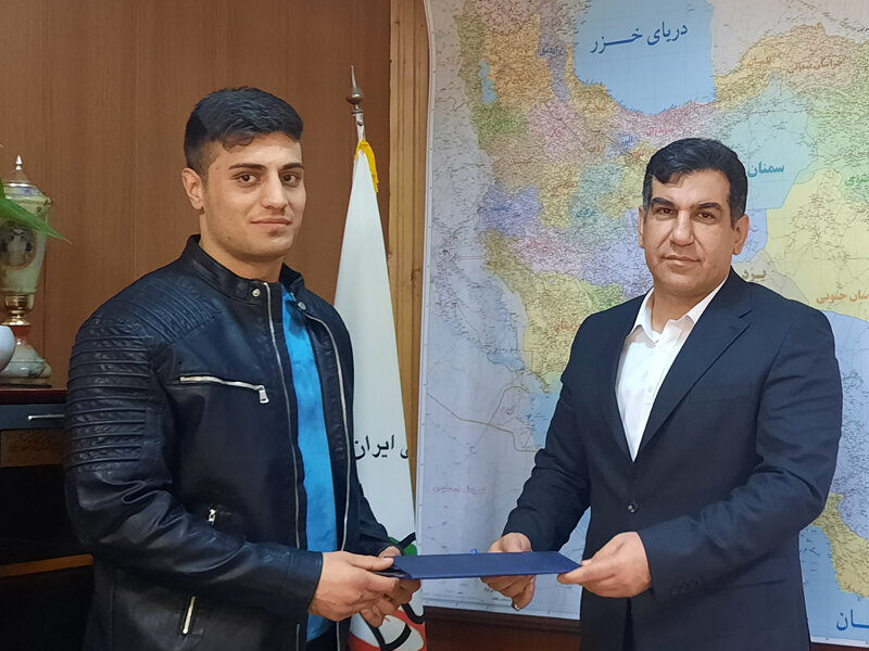 سرپرست فدراسیون بوکس از مدال آور مسابقات بوکس آسیا ۲۰۲۲ تجلیل کرد+عکس