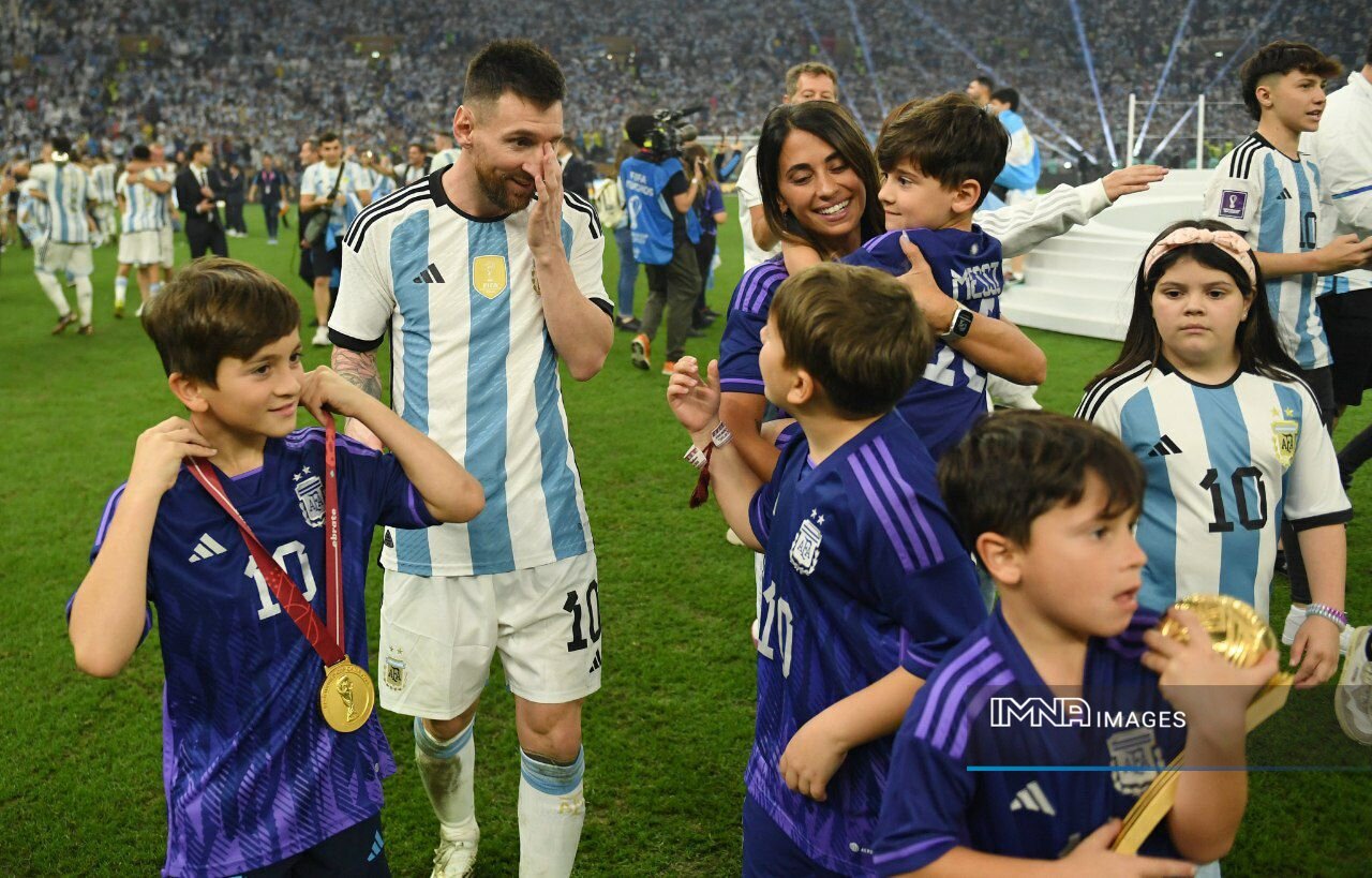 بهترین بازیکن تاریخ فوتبال عکاس شد!+عکس