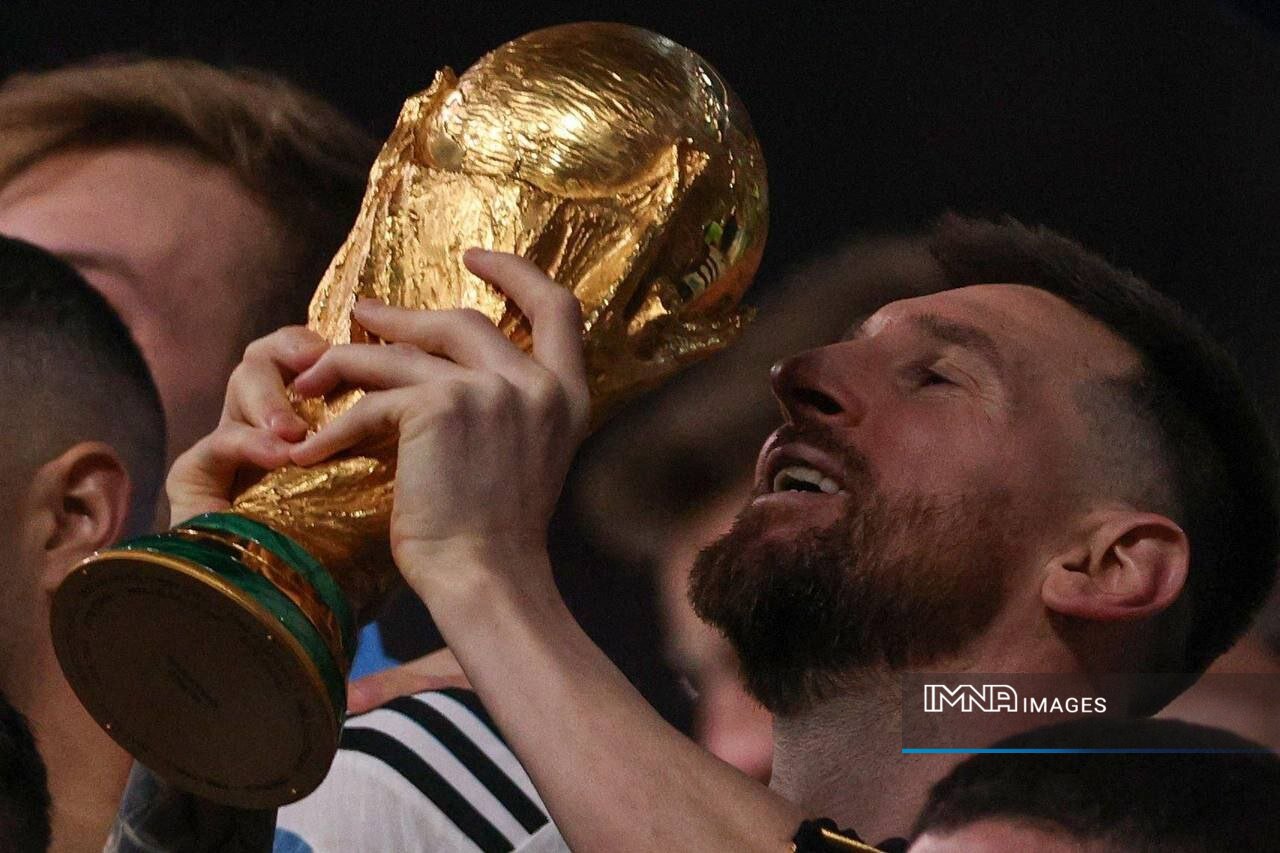 وقتی کاپ جامجهانی در دستان مسی آرام گرفت+عکس