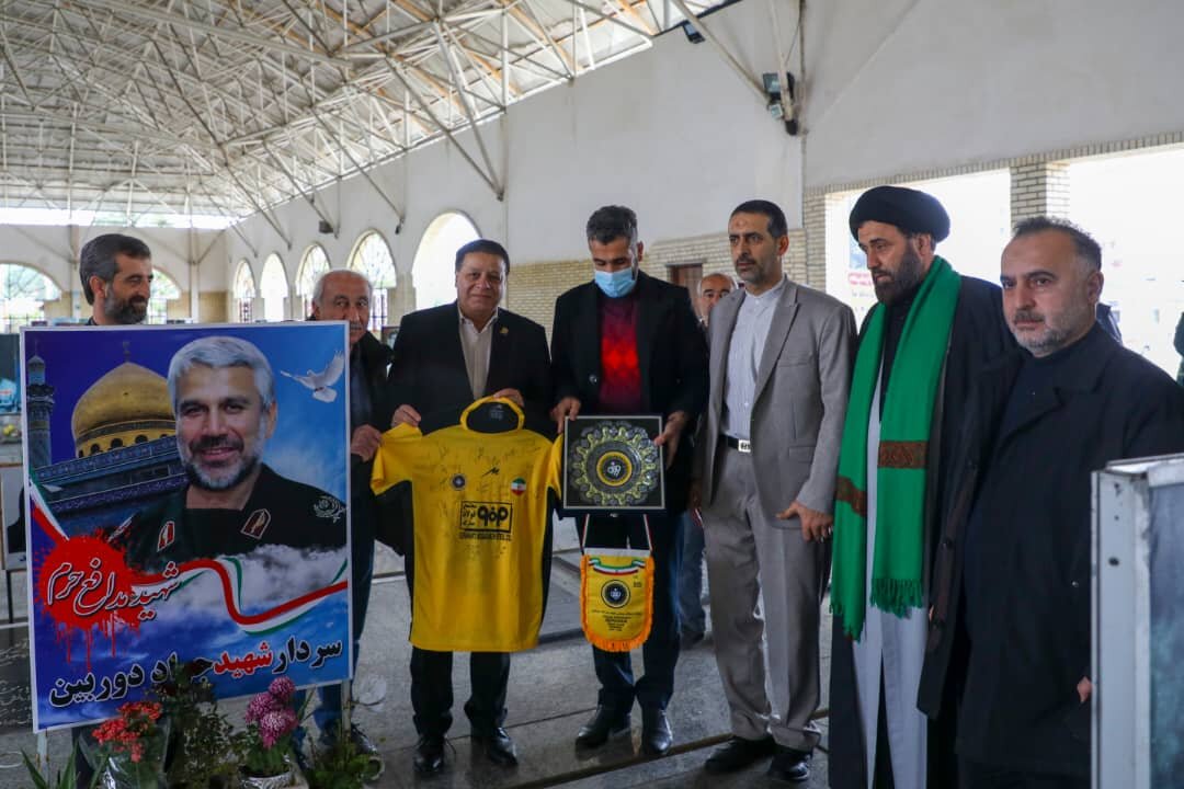 ادای احترام باشگاه فولاد مبارکه سپاهان به قهرمانان بندر انزلی+عکس