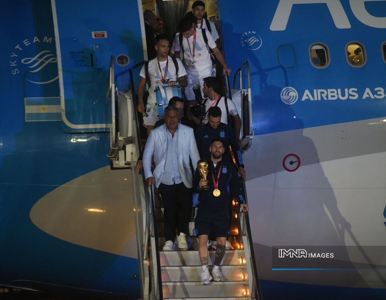 لحظهبهلحظه از بازگشت شکوهمندانه مسی و یاران به خاک آرژانتین+عکس