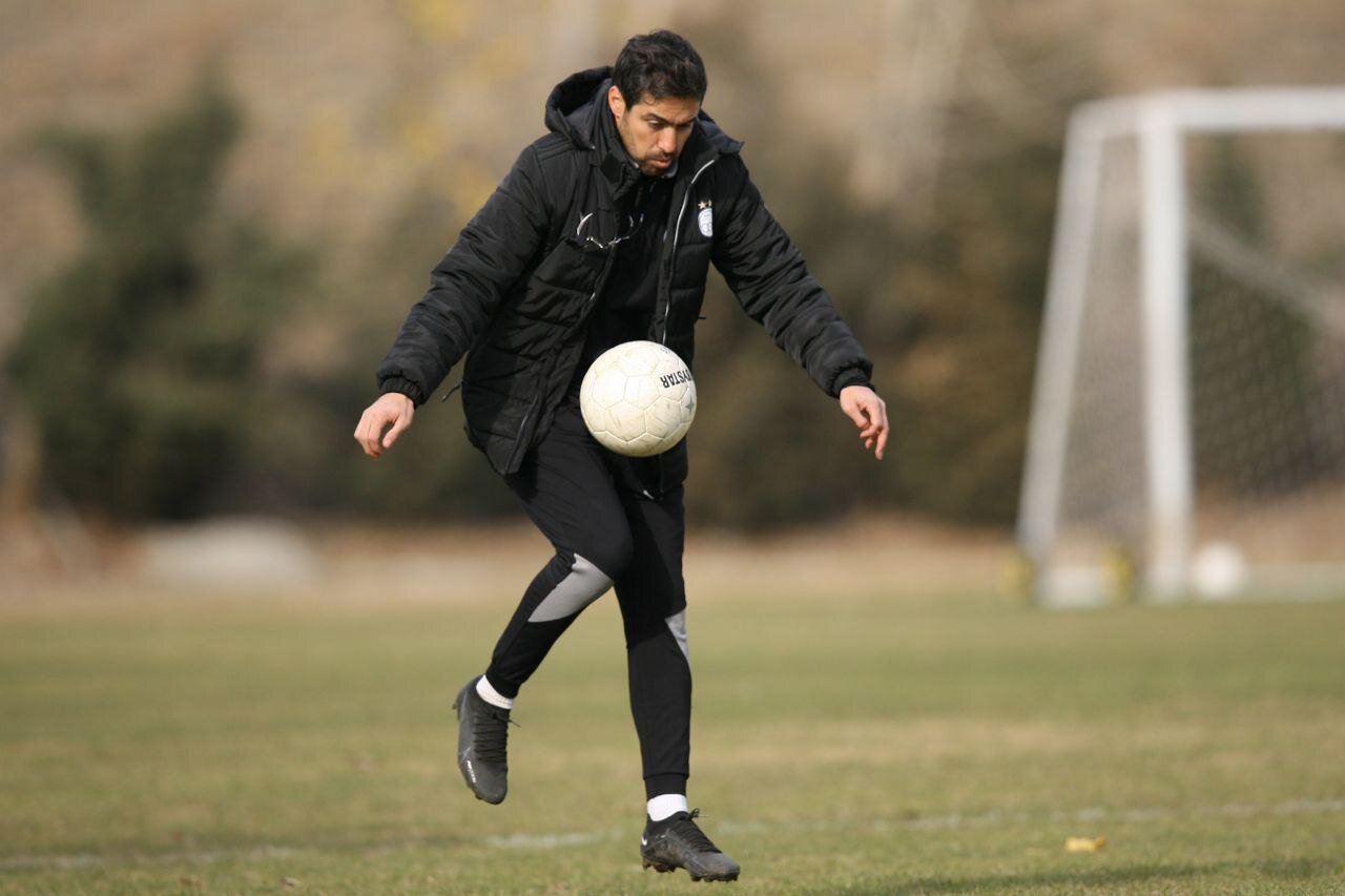 خسرو حیدری؛دستیاری که پا به توپ میشود!+عکس