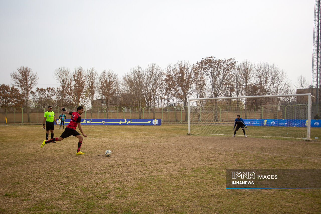 سوت آغاز جام قهرمان شهر/ هیجان فوتبال خاکی در محلات اوج می‌گیرد