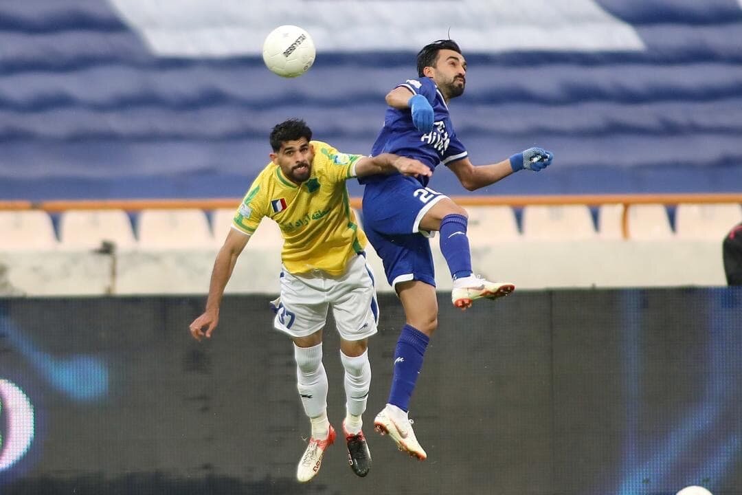 جدال ایرانی _ اسپانیایی در تبریز/ هوادار نقش گربه سیاه را بازی میکند؟