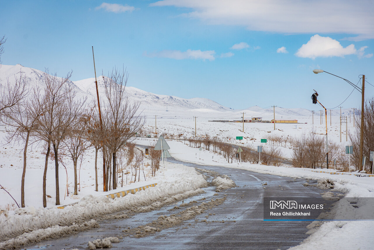 آخرین وضعیت راه‌های کشور/بارش پراکنده برف و باران در محورهای ۵ استان