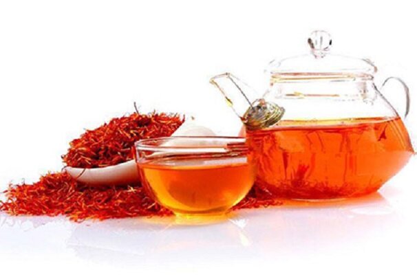 فواید چای زعفران و نکات مهم در هنگام دم کردن زعفران ایرانی