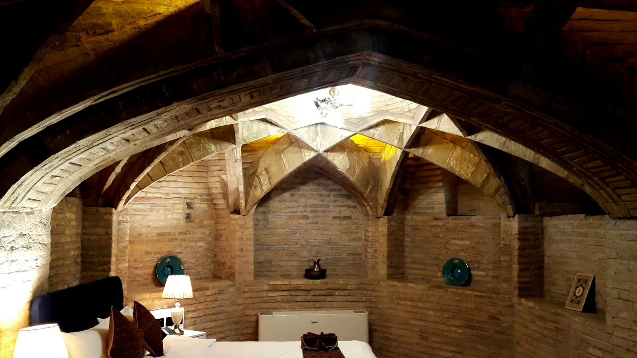 اینجا معماری و هنر راوی است