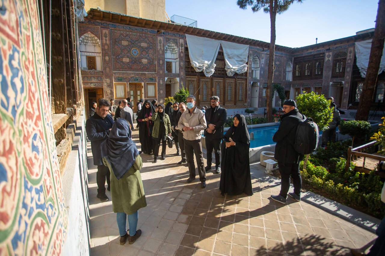 اینجا معماری و هنر راوی است