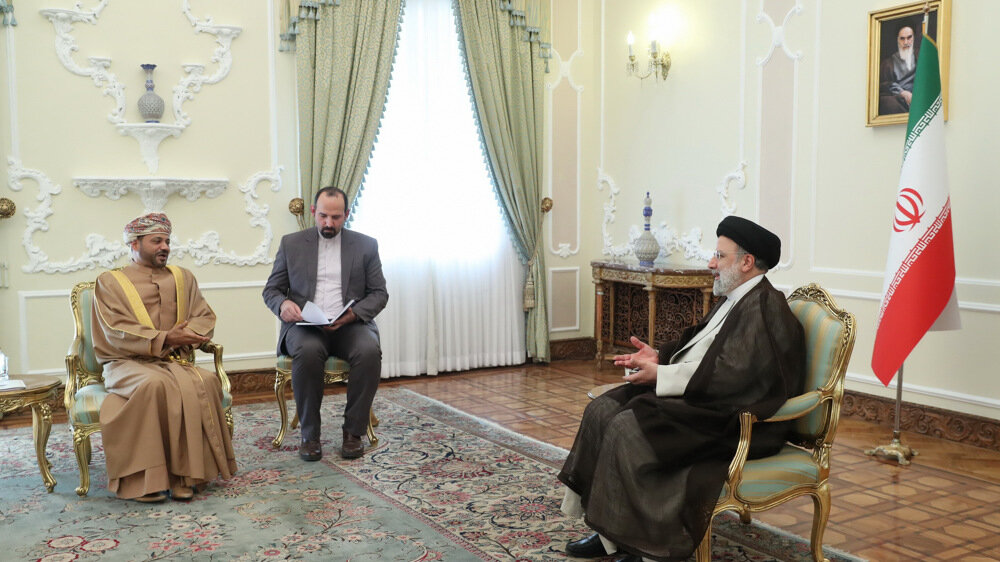 Iran FM arrives in Oman bearing presidential message