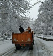 برف‌روبی ۱۸۰ کیلومتر از معابر شهری خوانسار/  تردد با زنجیر چرخ امکان‌پذیر است