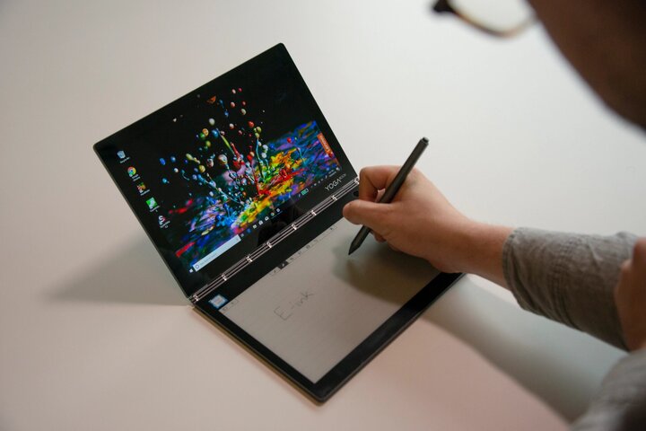 لپ‌تاپ جدید Lenovo YogaBook با نمایشگر دوگانه چه زمانی عرضه می‌شود؟