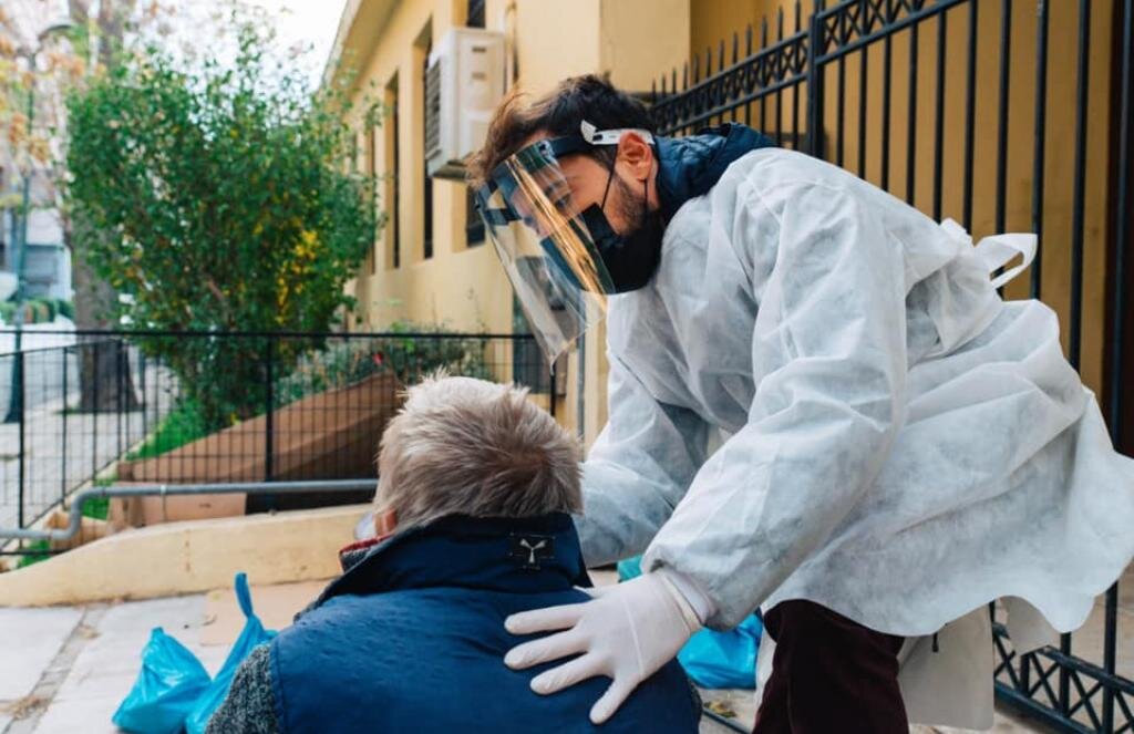 آرایشگاه سیار برای بی‌خانمان‌های آتن