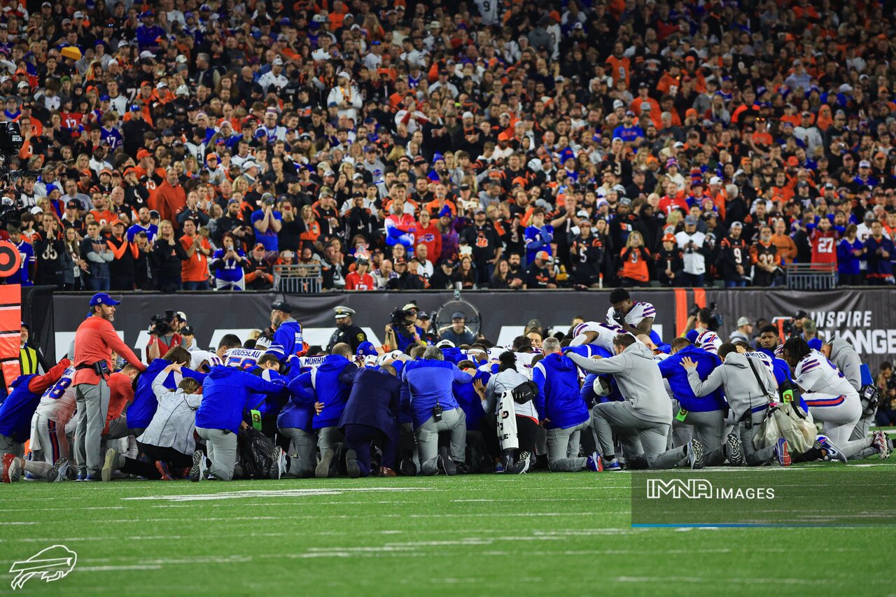 ایست قلبی یک بازیکن فوتبال آمریکایی در جریان بازی+ عکس و فیلم