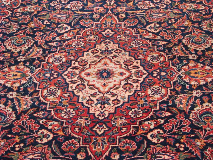 Dance of knots in Kashan's carpet 