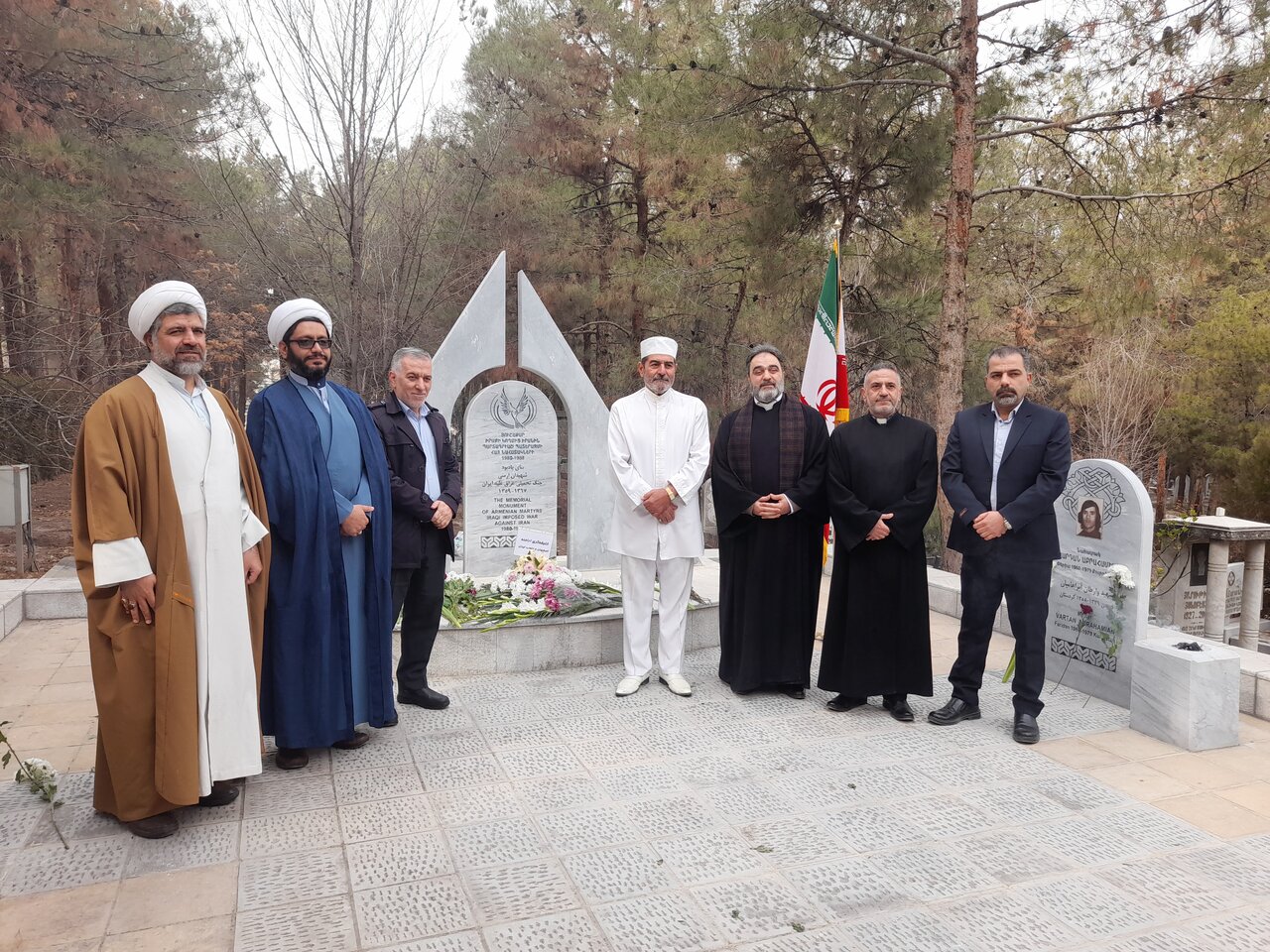 ادای احترام نمایندگان ادیان اصفهان یادمان شهدای ارامنه