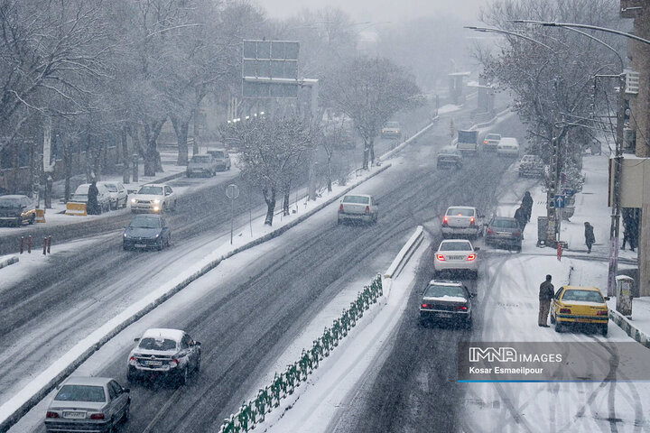 دمای هوا ۵ درجه‌ کاهش می‌یابد/ بارش برف در مرکز و شهر اصفهان