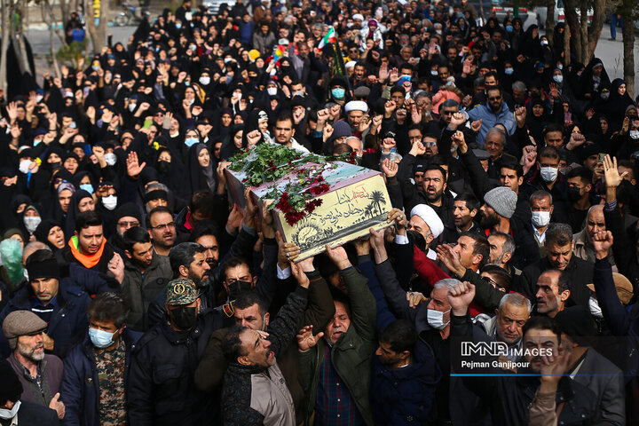 تشییع شهید گمنام دفاع مقدس در اصفهان