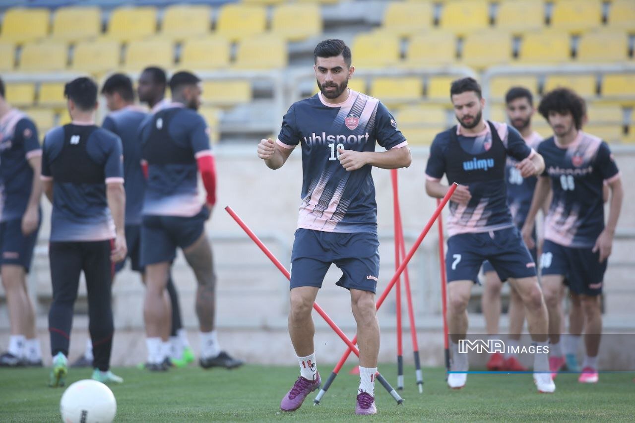 برای اثبات خودم در پرسپولیس منتظر ماندم/مدیران ذوبآهن گفتند ۲۰میلیارد بده تا شکایت نکنیم!