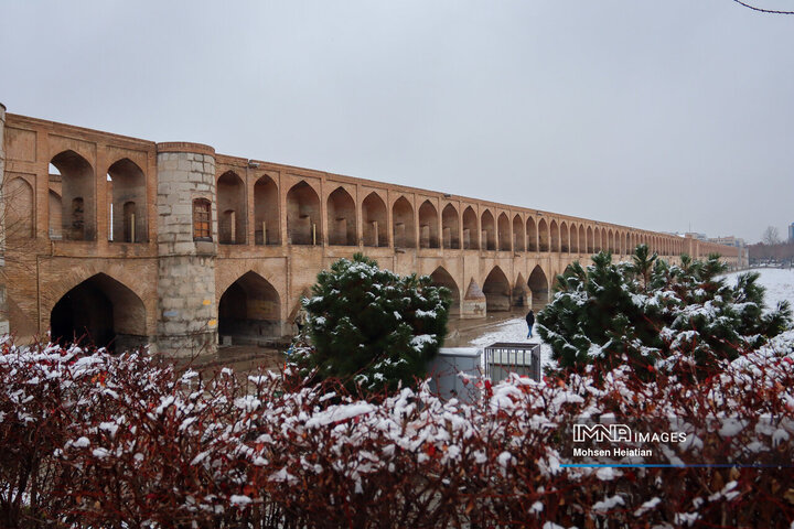 بارش اولین برف زمستانی در اصفهان