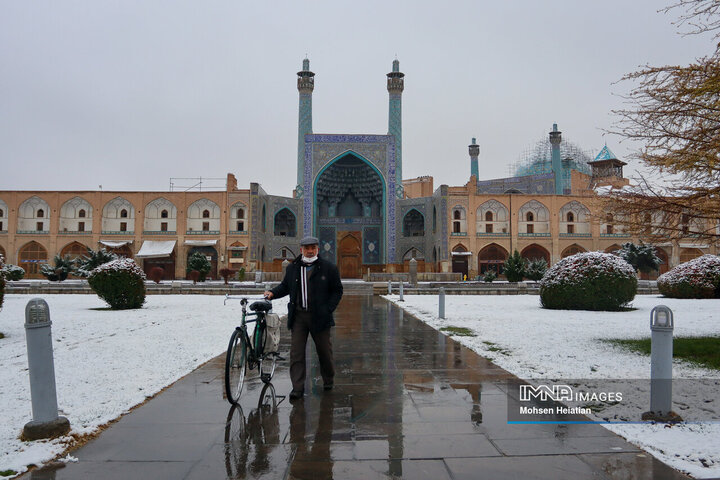 بارش اولین برف زمستانی در اصفهان