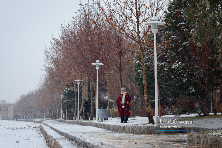 بارش اولین برف زمستانی در اصفهان