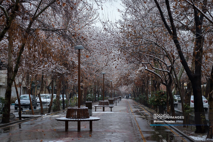 بارش اولین برف زمستانی در اصفهان