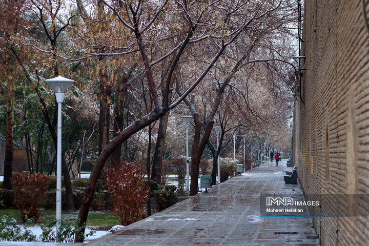 بارش اولین برف زمستانی در اصفهان