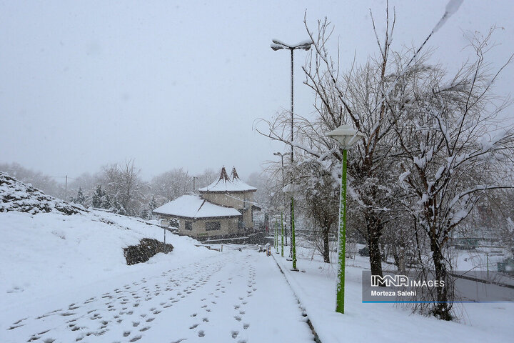 برق ۱۵ روستای فریدونشهر قطع است