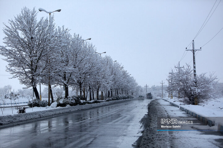 بارش برف در محورهای شهرستان سمیرم