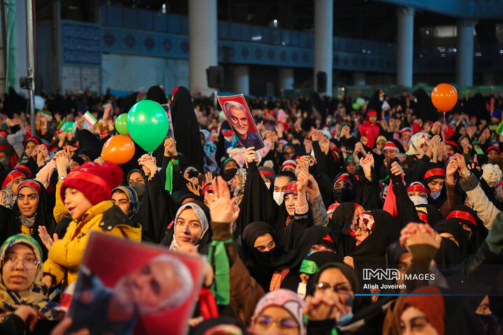 اجتماع بزرگ دختران حاج قاسم در اصفهان