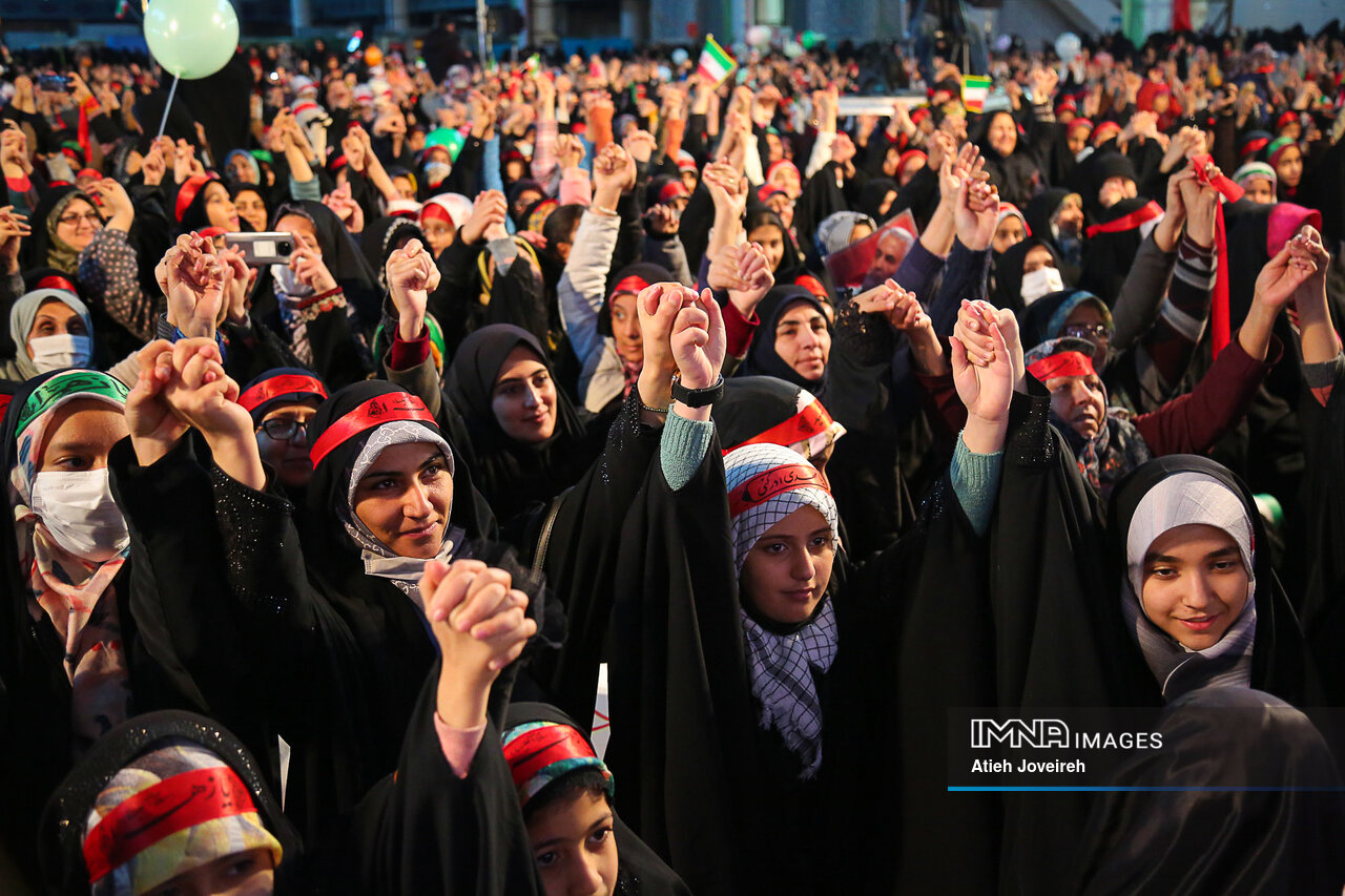 اینجا ایرانه؛دخترا ستاره می‌سازند/ نسل پای کارِ انقلاب