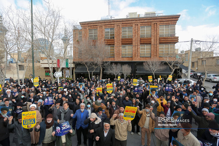راهپیمایی مردم اصفهان در حمایت از ساحت ولایت فقیه