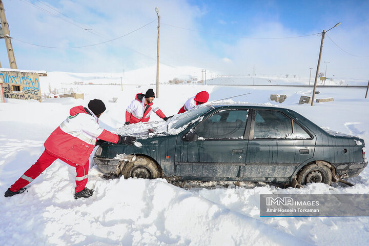 امدادرسانی به ۱۰۵۸ نفر  گرفتار در برف و کولاک در چهارمحال و بختیاری