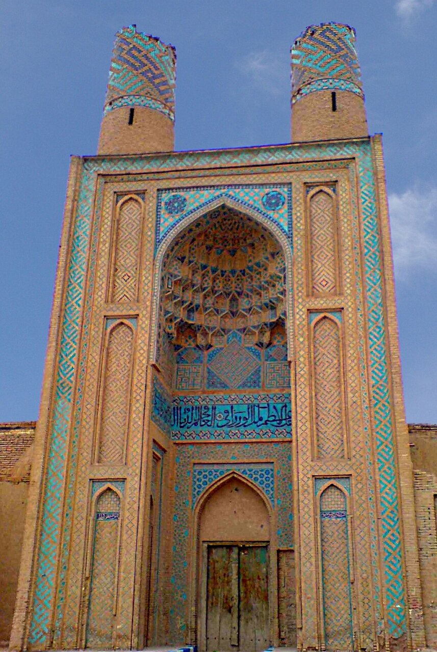 Jameh Mosque of Ushturjan; a living museum of lavish decorations