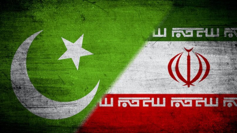 تأکید دریادار ایرانی و فرمانده نیروی هوایی پاکستان بر گسترش همکاری‌ها