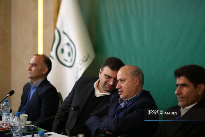 جلسه رییس فدراسیون فوتبال و مدیران باشگاه‌ها برای کنترل قراردادها