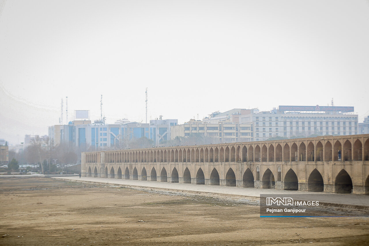 هوای اصفهان با ۴ ایستگاه فعال، ناسالم است
