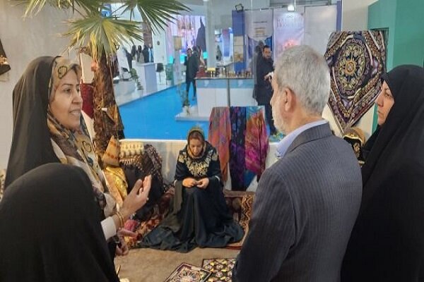 وزیر آموزش و پرورش از نمایشگاه زنان ایرانی تاثیرگذار بازدید کرد