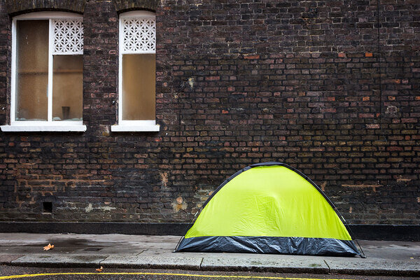 انتقادها به جرم‌انگاری بی‌خانمانی در بریتانیا